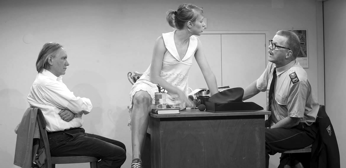 René Peier als Polizeibeamterin 'Loch im Herz', 2010: Sogar Theater, Zürich & Gastspiele